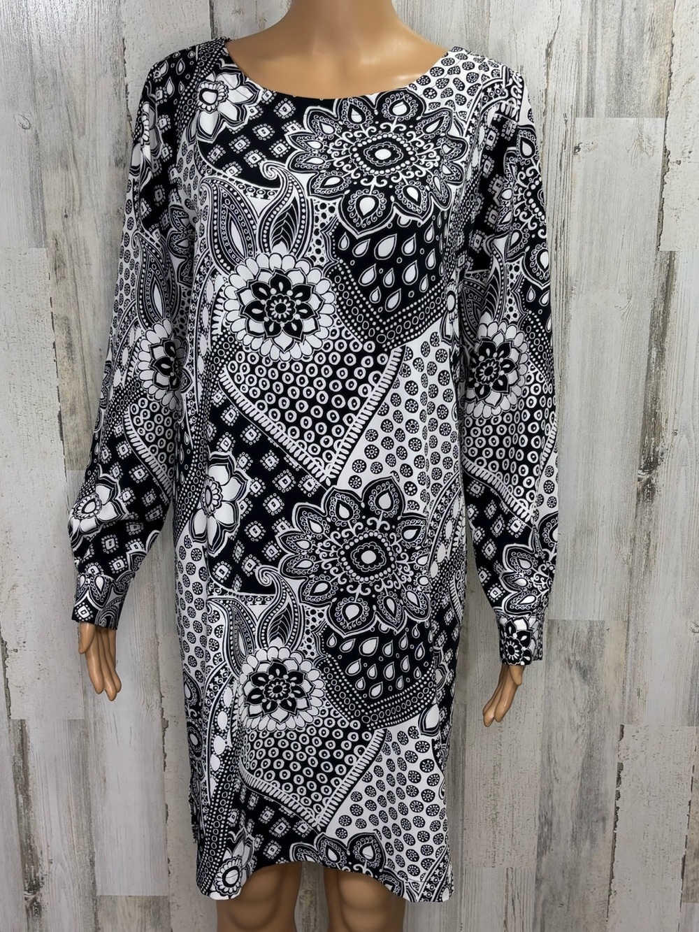 LOFT Outlet Black &‎ White Floral Long Sleeve Shift Dress
